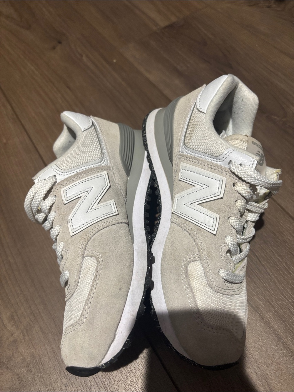 New Balance 574 women’s 6 Gray Sneakers - Picture 3 of 7